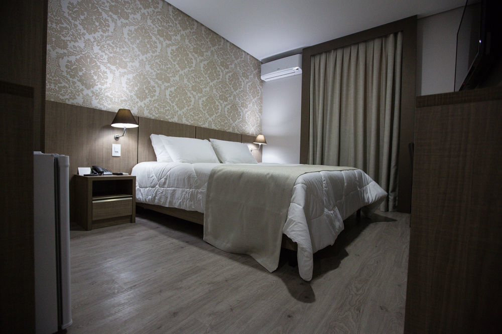 Bello Hotel Toledo  Eksteriør bilde